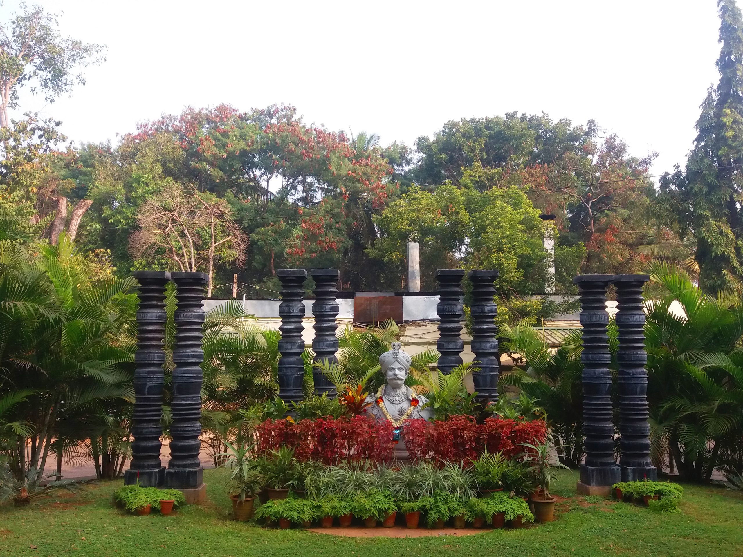 Statue_located_at_Mysore_Zoo_Mysuru_Zoo_20180127_085606-scaled