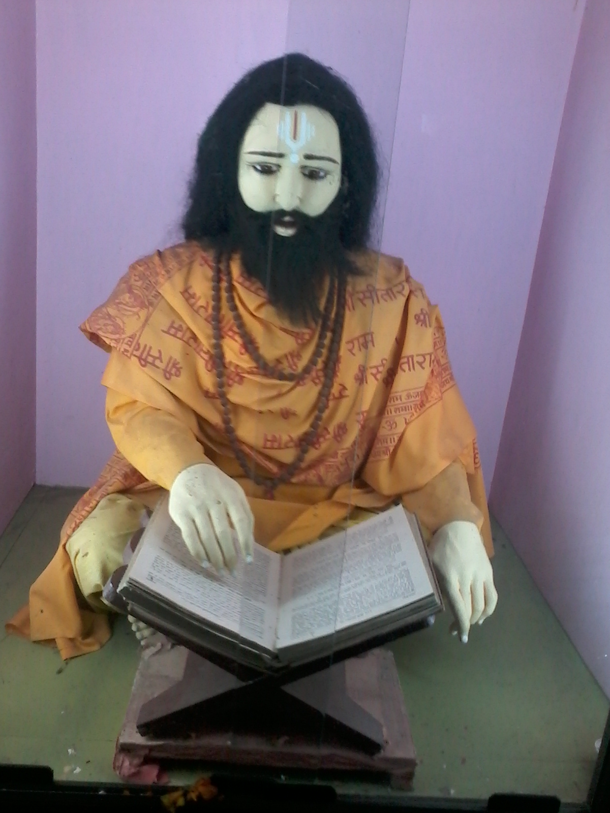 Statue_of_Goswami_Tulsidas_at_Janaki_Mandir_Historical_Museum_(Janakpur)